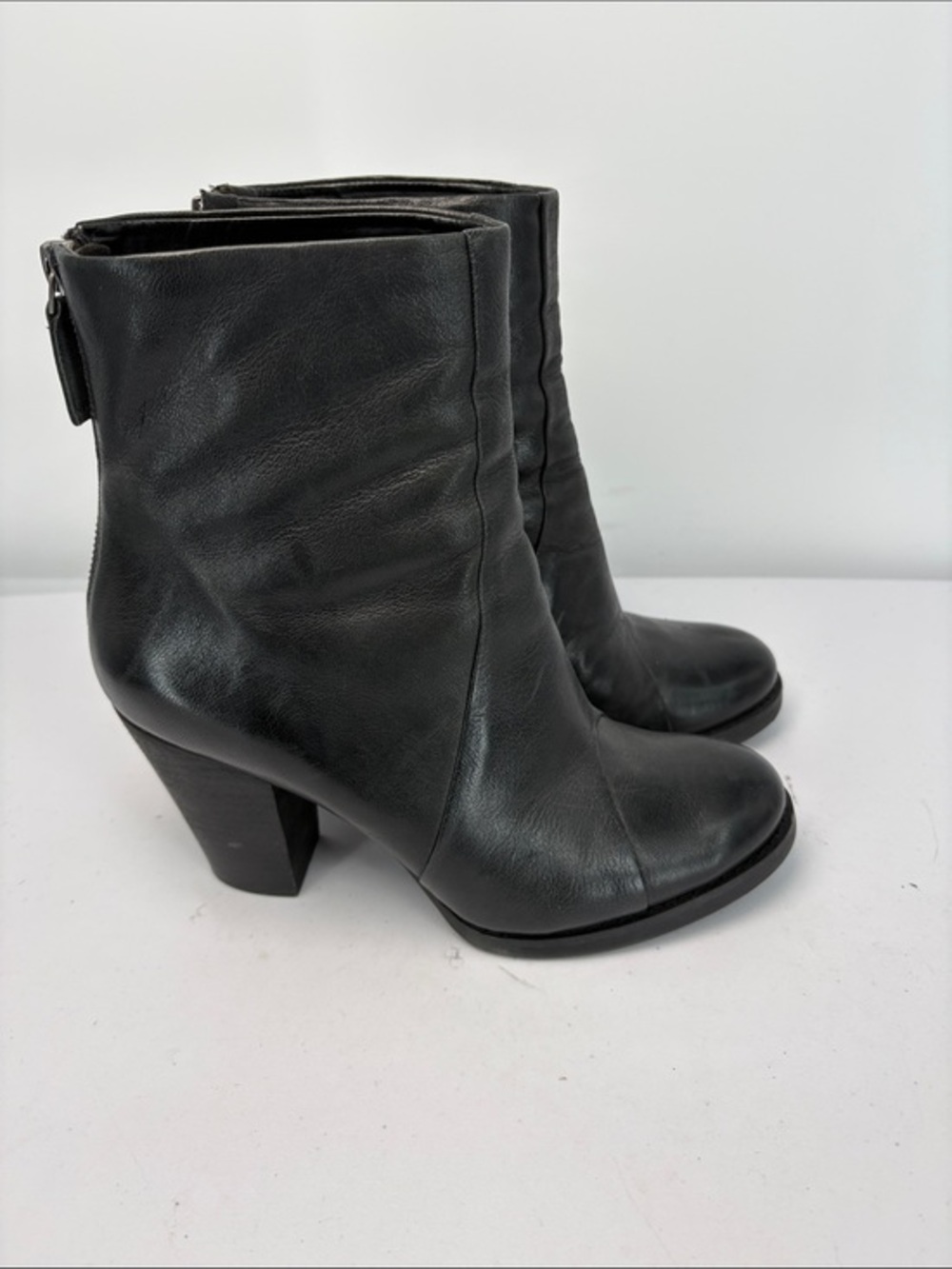 🪃 Nine West Black Leather Mid-Heel Ankle Booties
